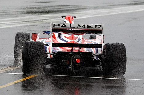 Jolyon Palmer mesterede regnvejret på Brno banen på fornemmeste vis!